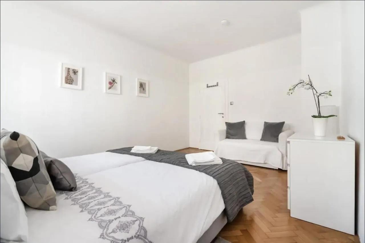 Balcony Oasis Operastreet Daire Viyana Avusturya